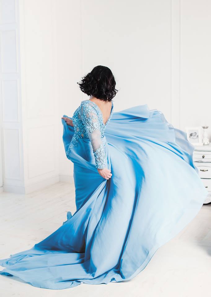 оренда блакитної сукні зі шлейфом для фотосесії
