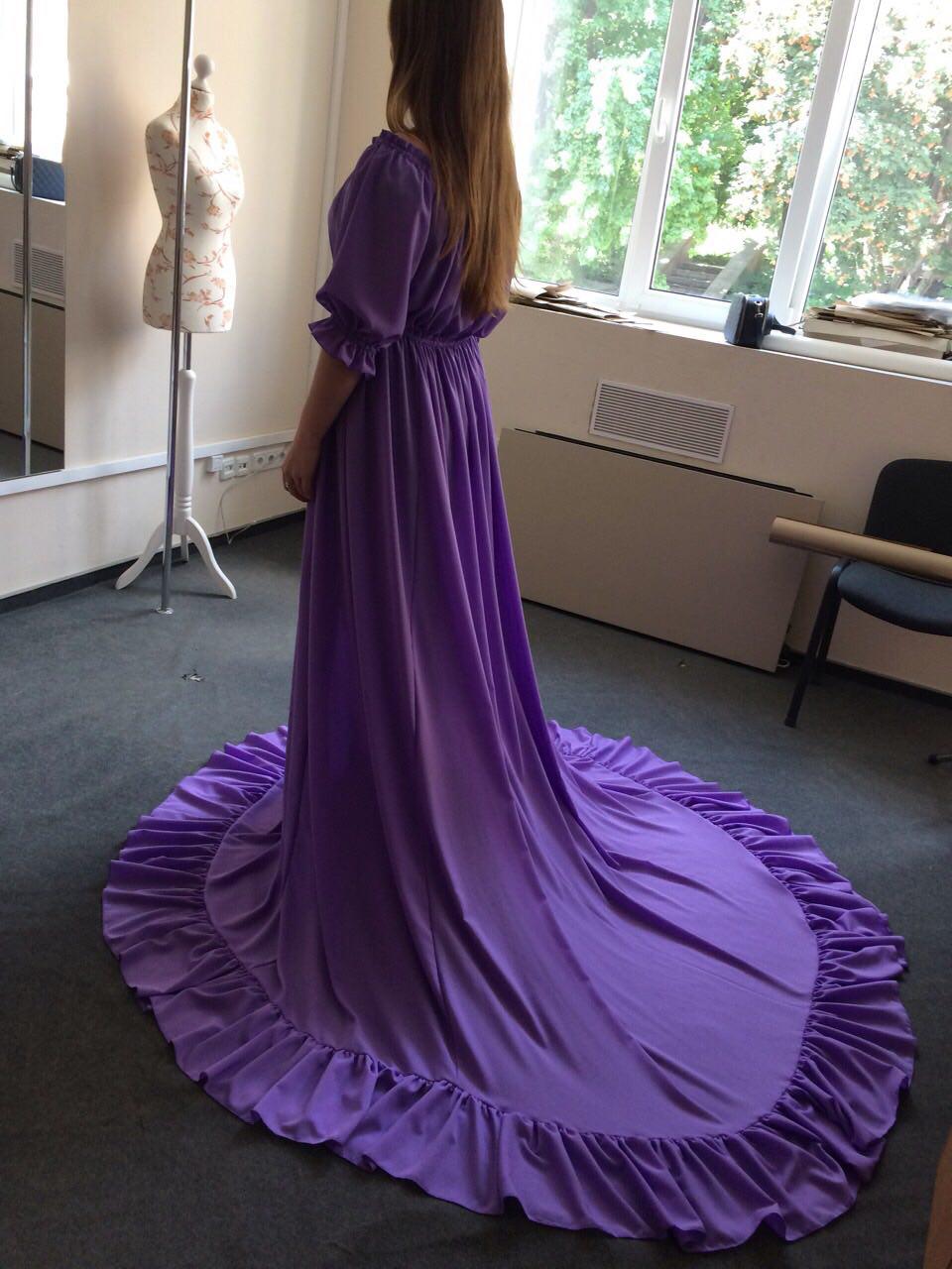 фиолетовое платье со шлейфом для фотосессии