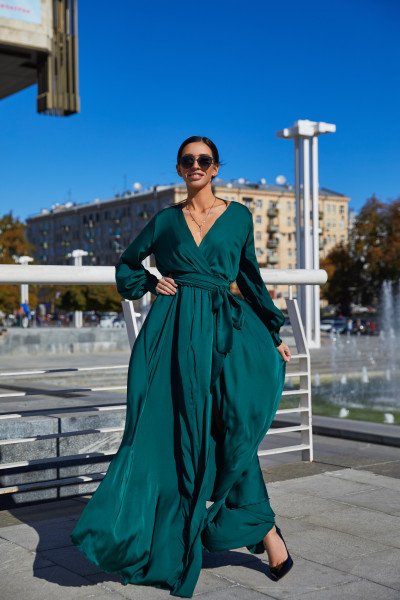 зелена сукня з пишною спідницею