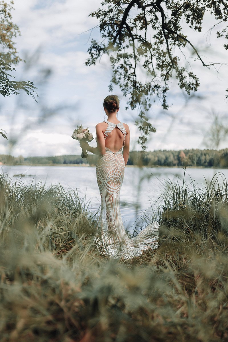 біла сукня на розпис в оренду