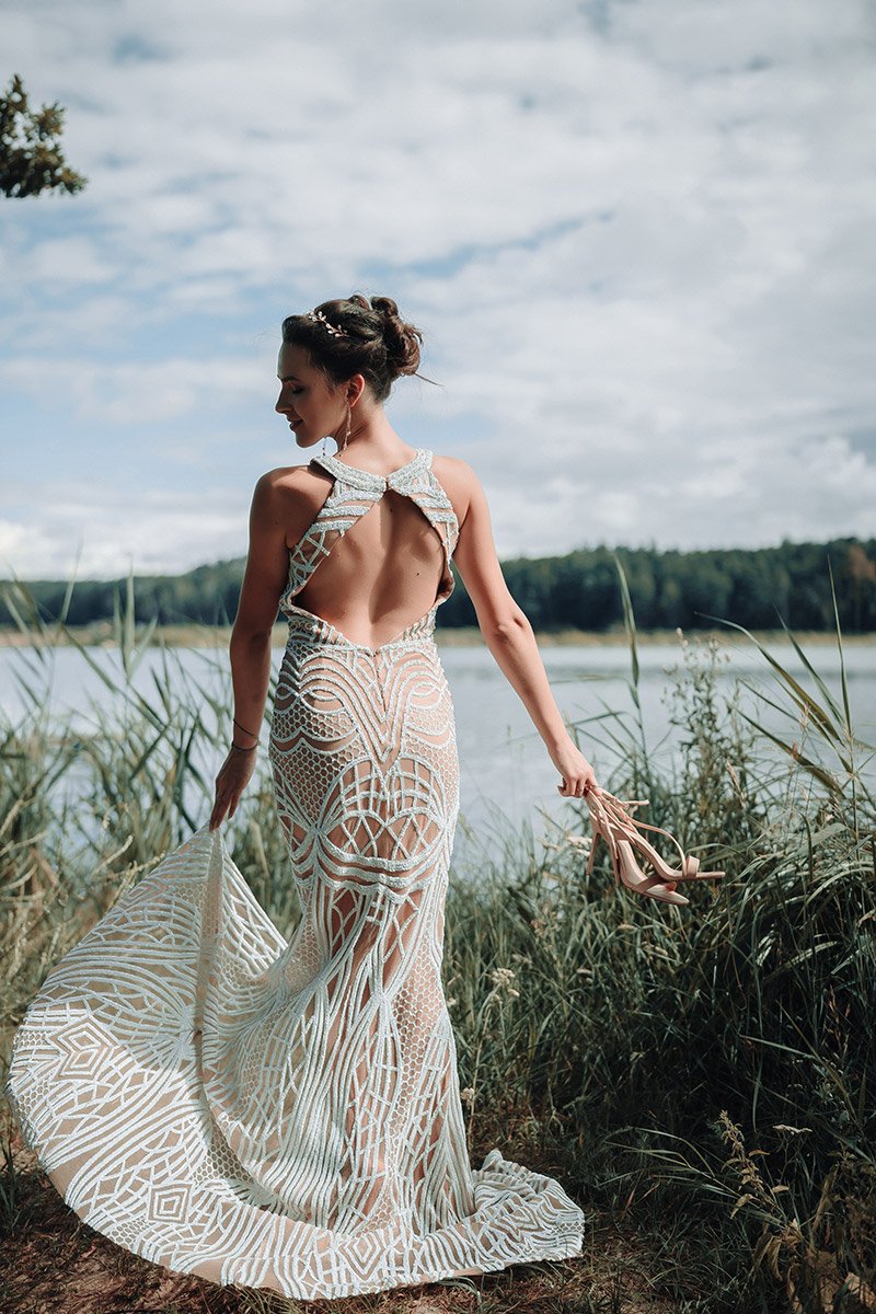 біла сукня на розпис в оренду