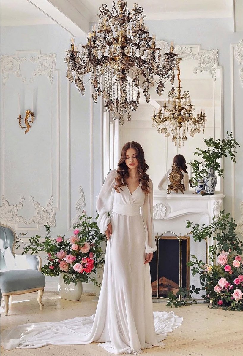 біла сукня зі шлейфом для фотосесії