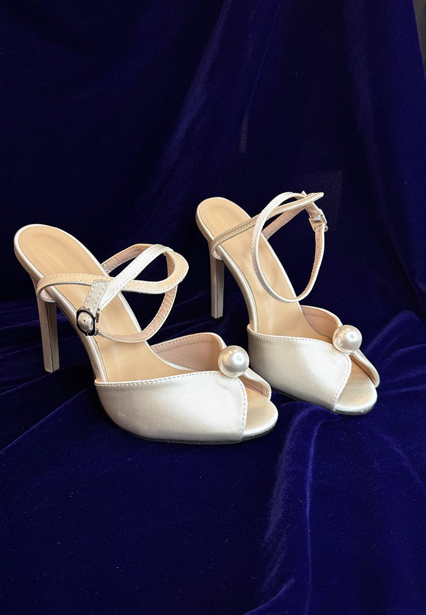 Атласні босоніжки з намистиною