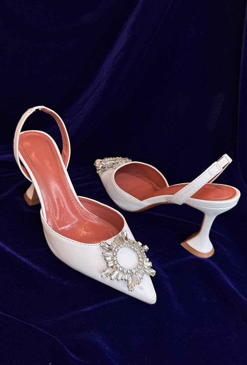 Туфлі з брошкою білі