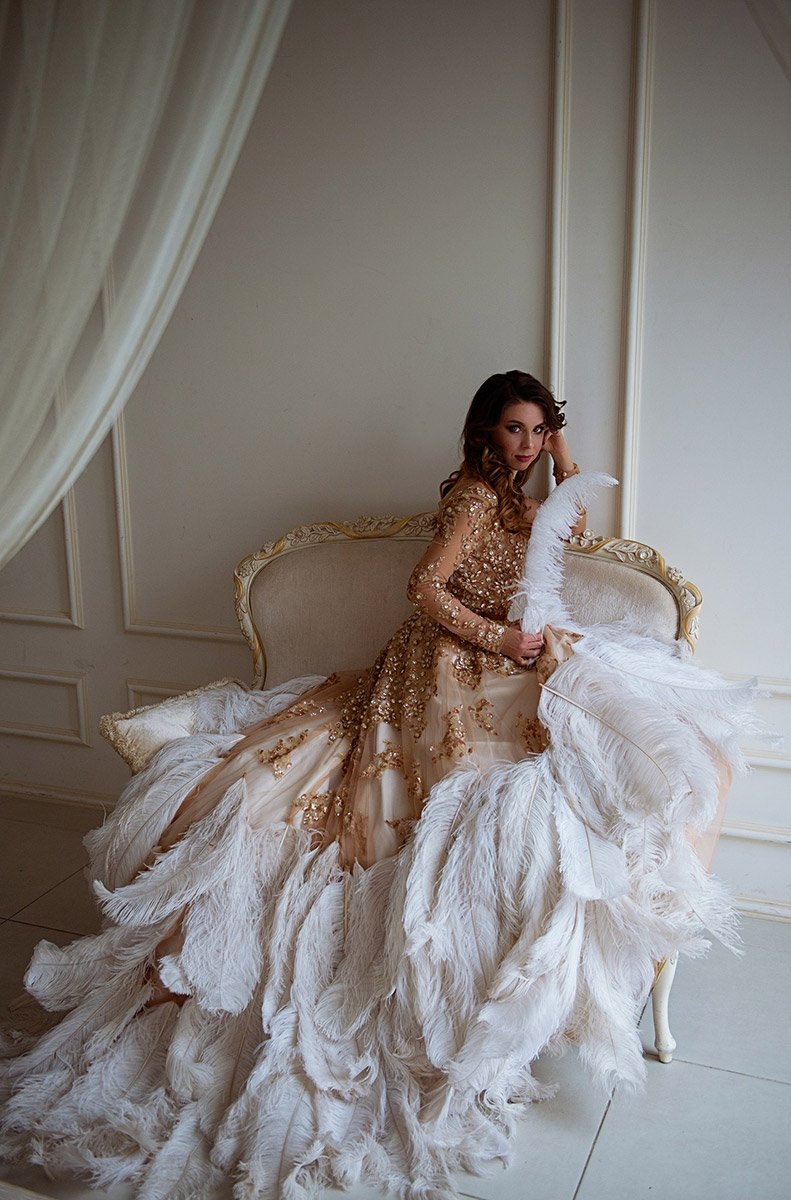 платье с перьями страуса напрокат Киев