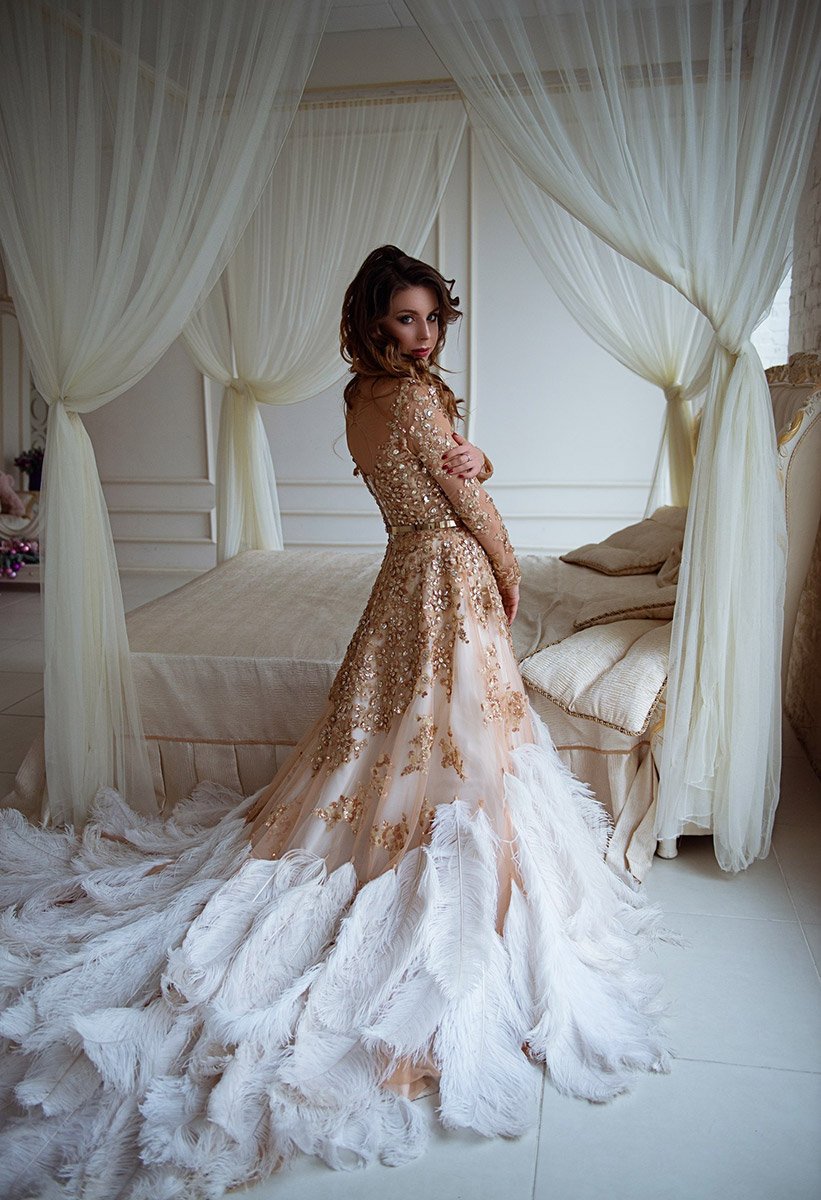 платье с перьями страуса напрокат Киев