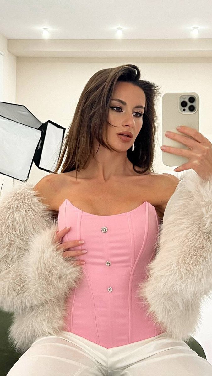 Рожевий корсет в оренду