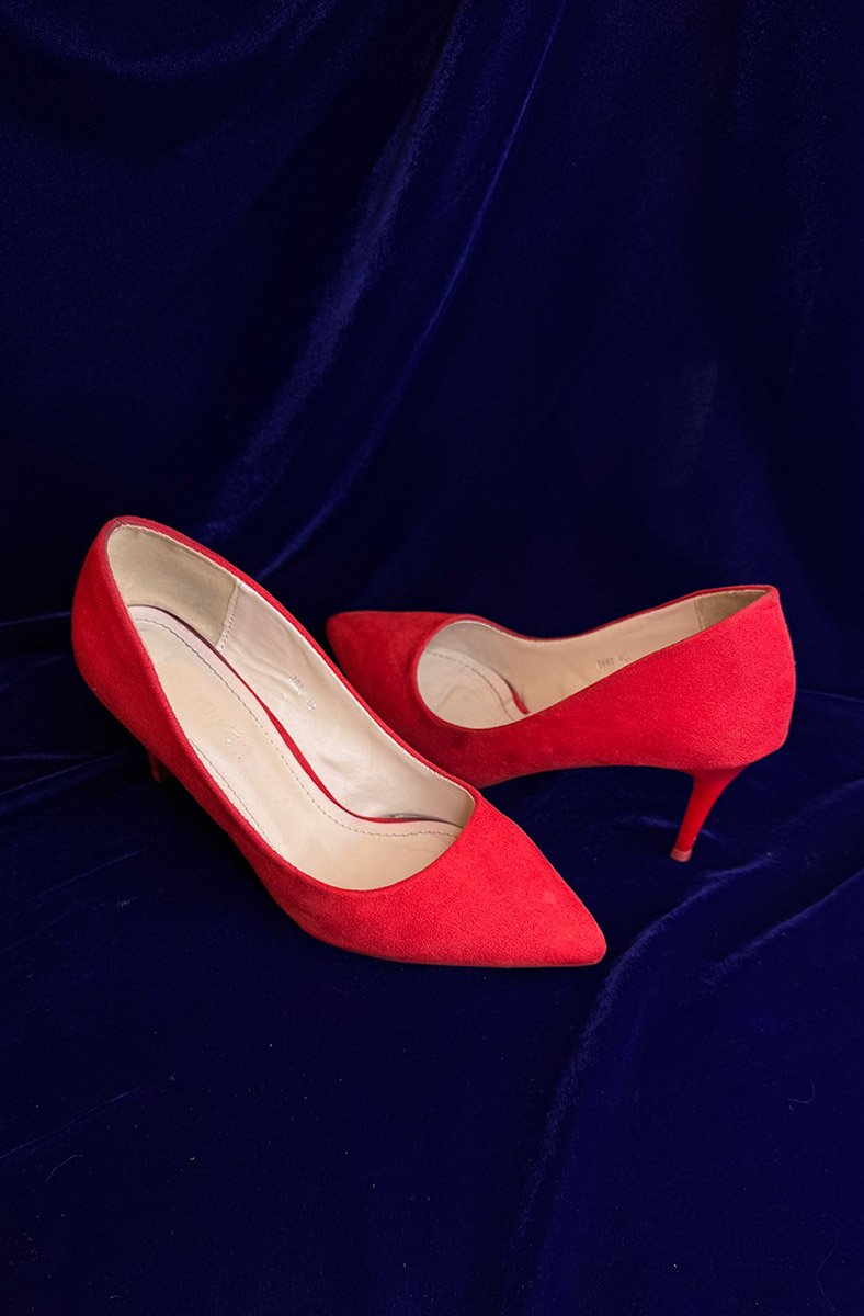 човники червоні напрокат