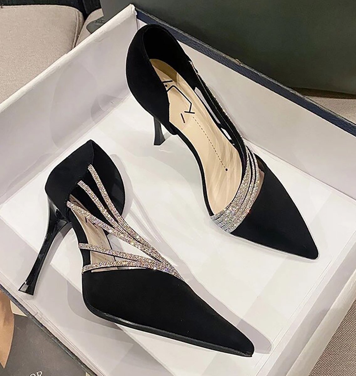 Туфлі чорні блискучі ниточки