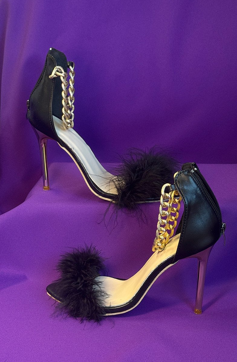 Туфлі чорні пірʼя із золотим ланцюжком