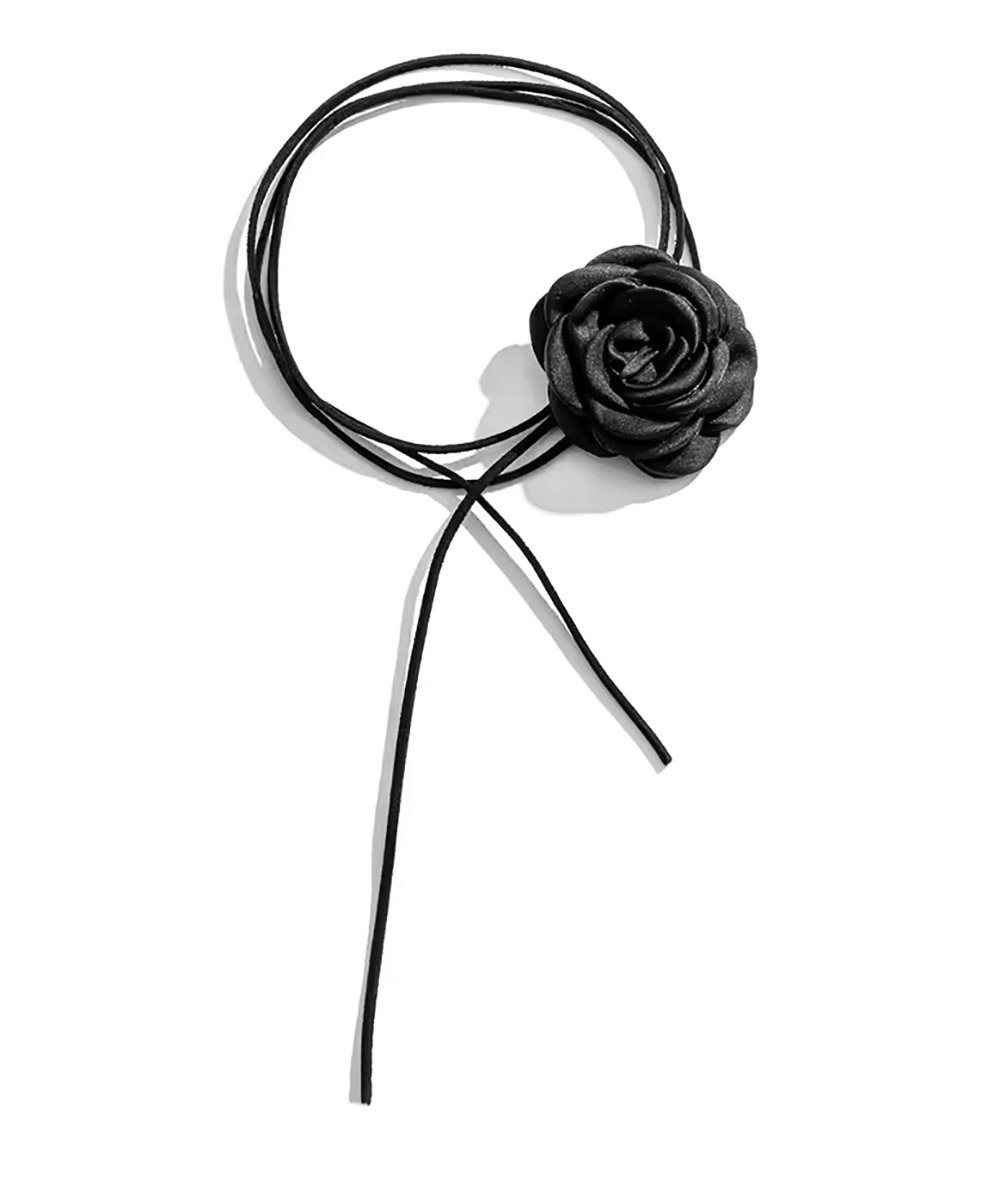 Чорна троянда на шию