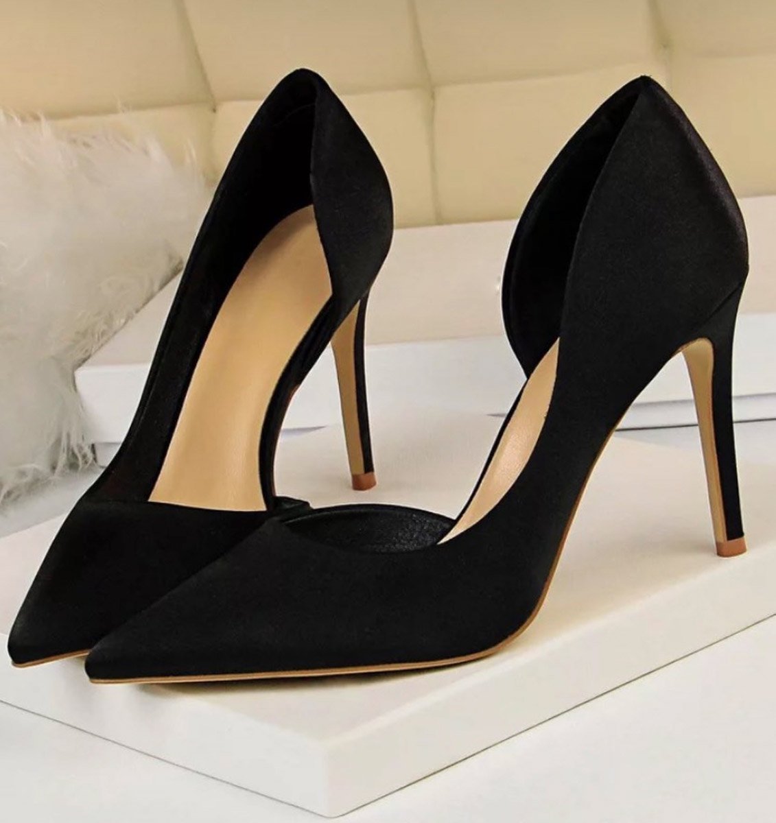 Туфлі чорні атласні