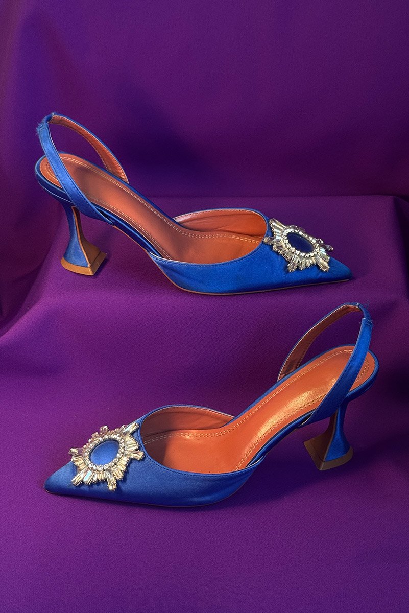 Сині туфлі з брошкою