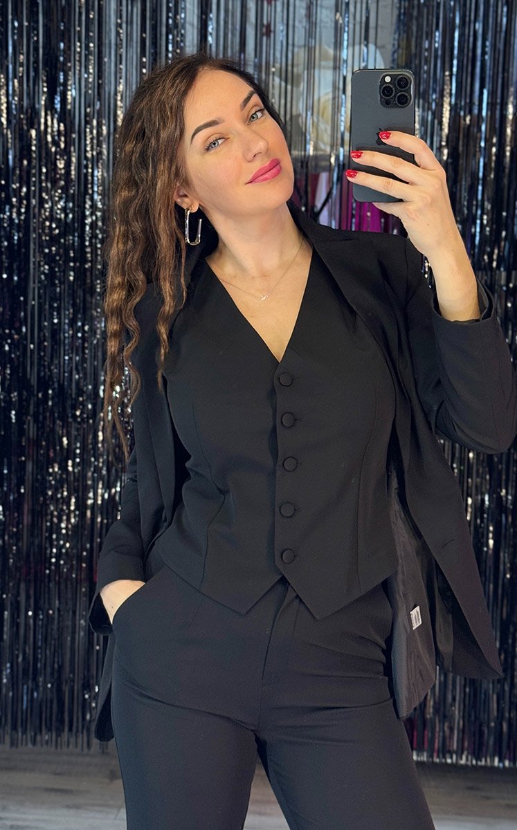 Костюм з жилеткою чорний