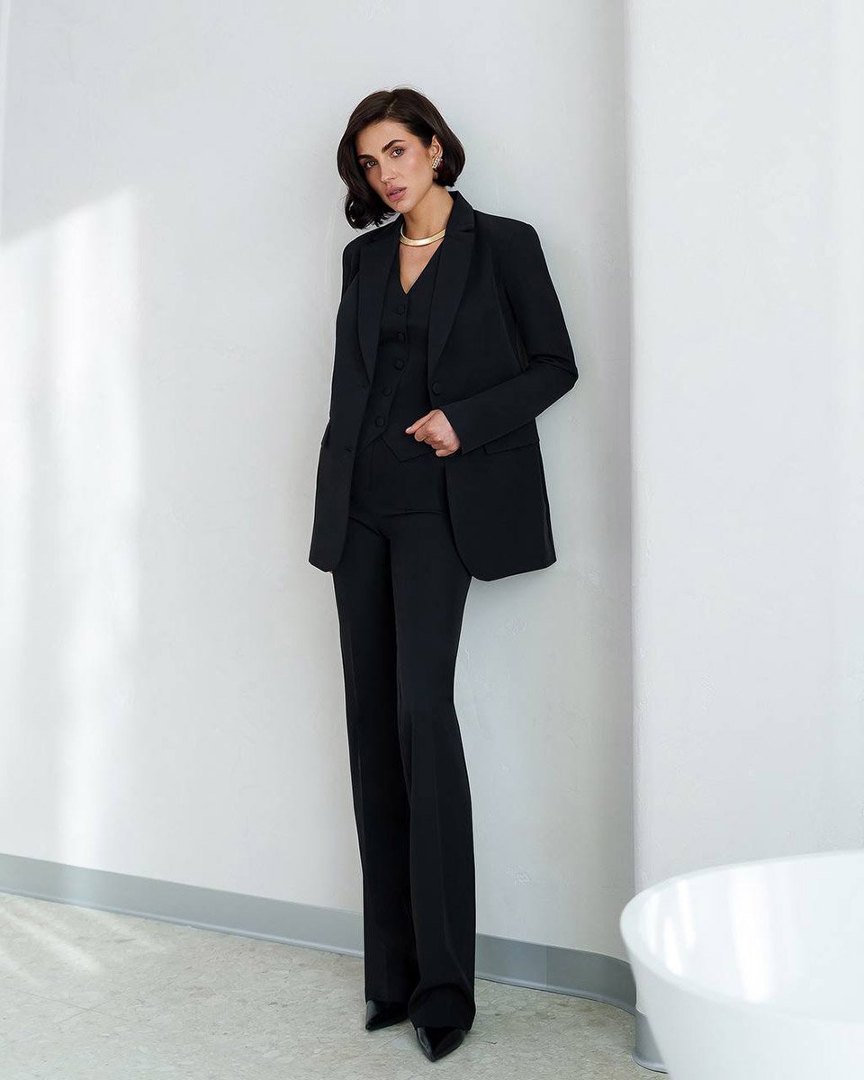 Костюм з жилеткою чорний