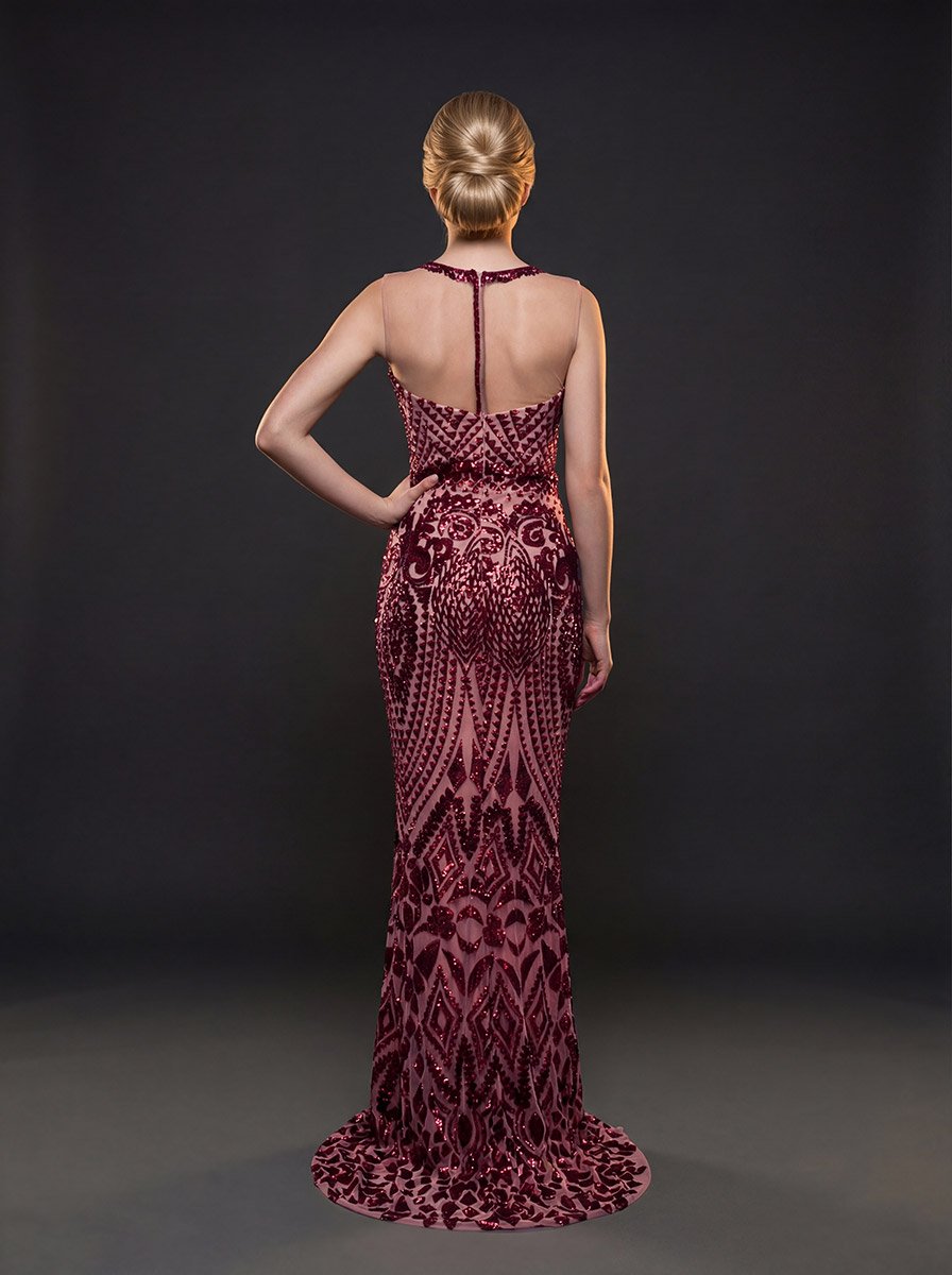 червона вечірня сукня з мереживом