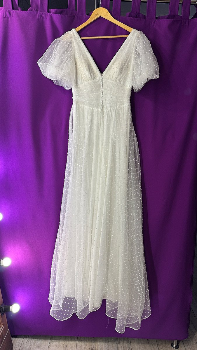 біла сукня бохо з рукавами