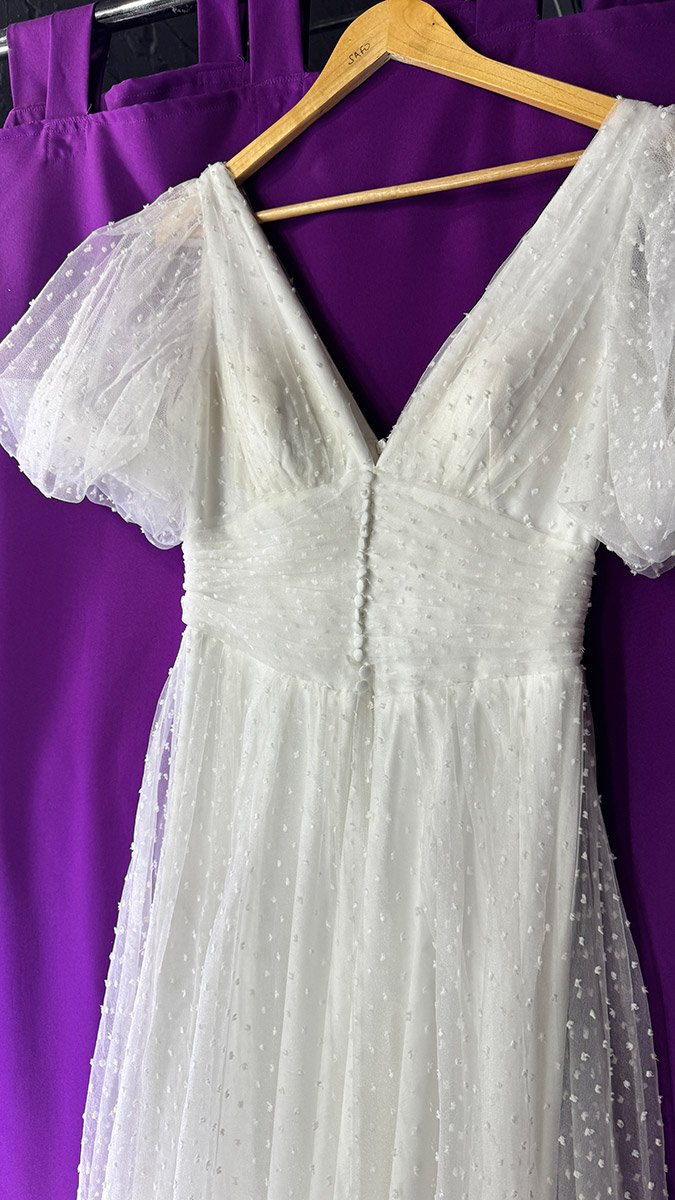 біла сукня бохо з рукавами