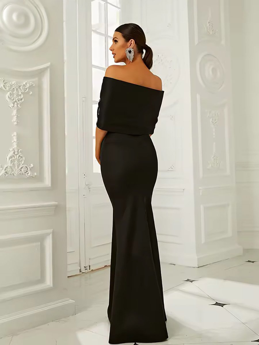 чорна сукня рибка з відкритими плечима