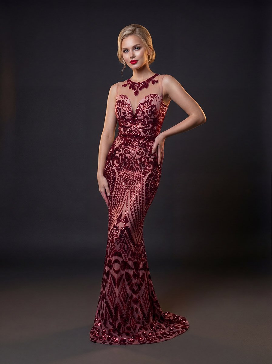 червона вечірня сукня з мереживом