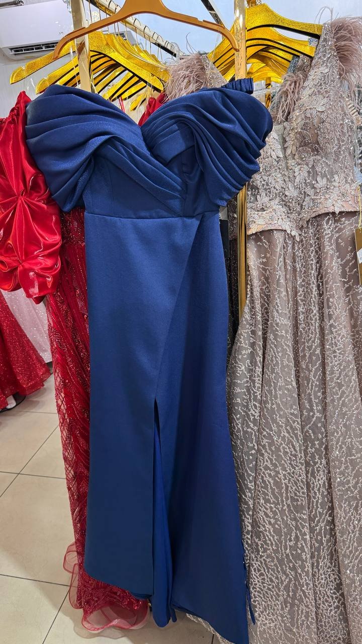 синя вечірня сукня