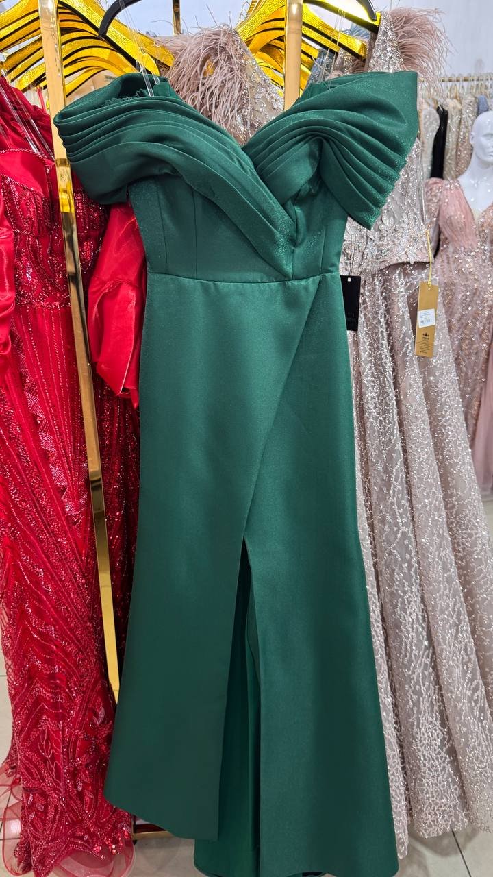 Зелена вечірня сукня