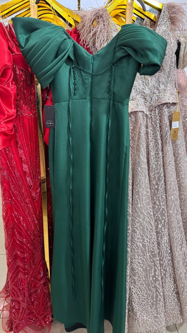 Зелена вечірня сукня