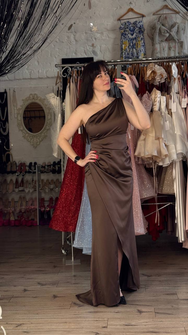 Шоколадна сукня напрокат