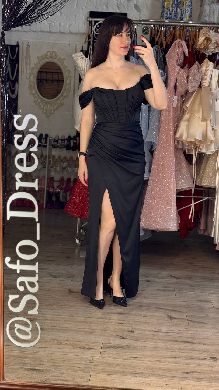 Чорна вечірня сукня на прокат