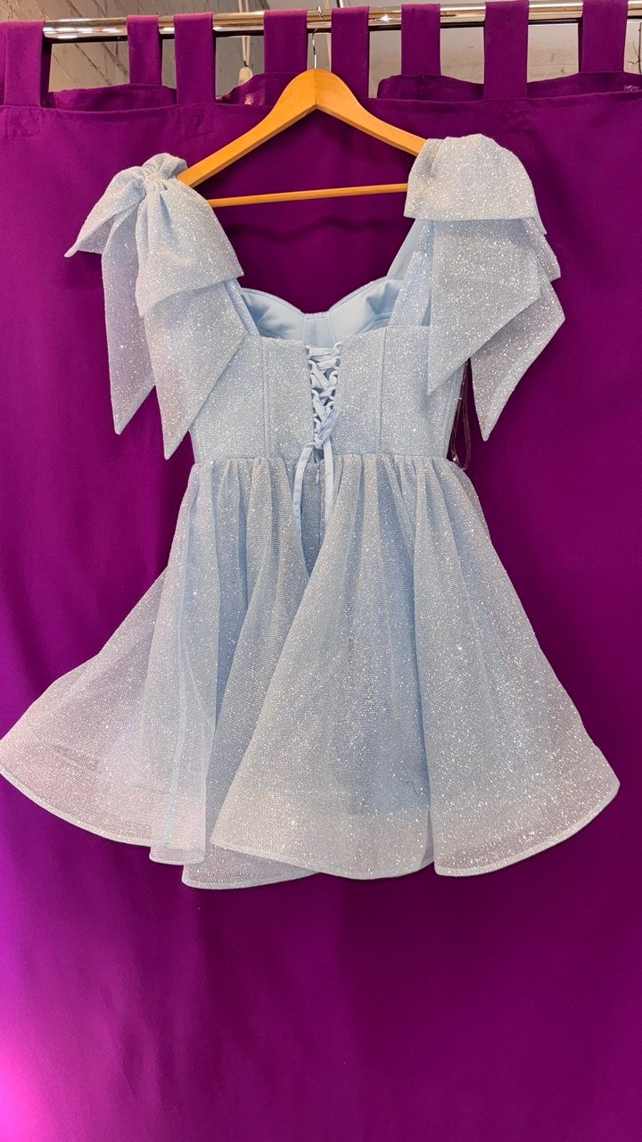 Блискуча коротка сукня