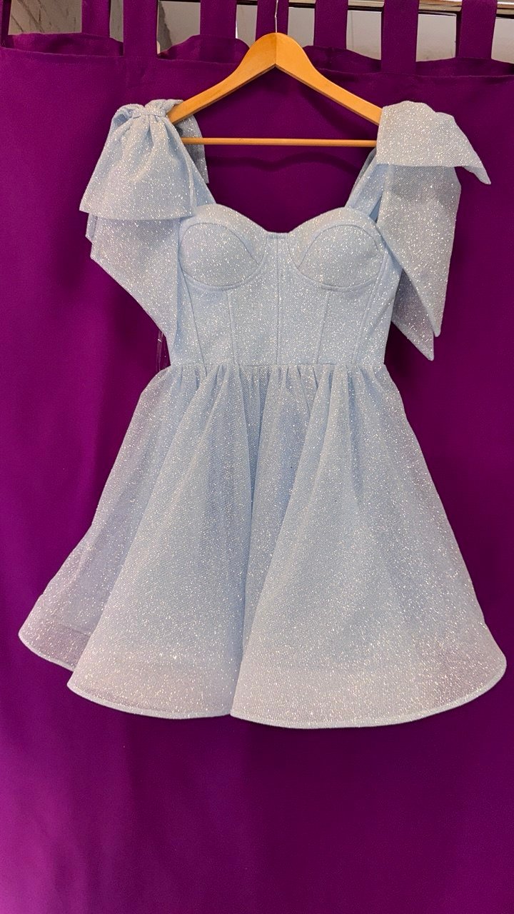 Коротка пишна сукня блискуча