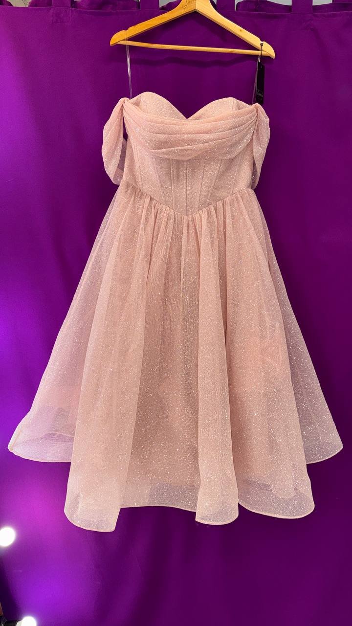 Рожева сукня міді