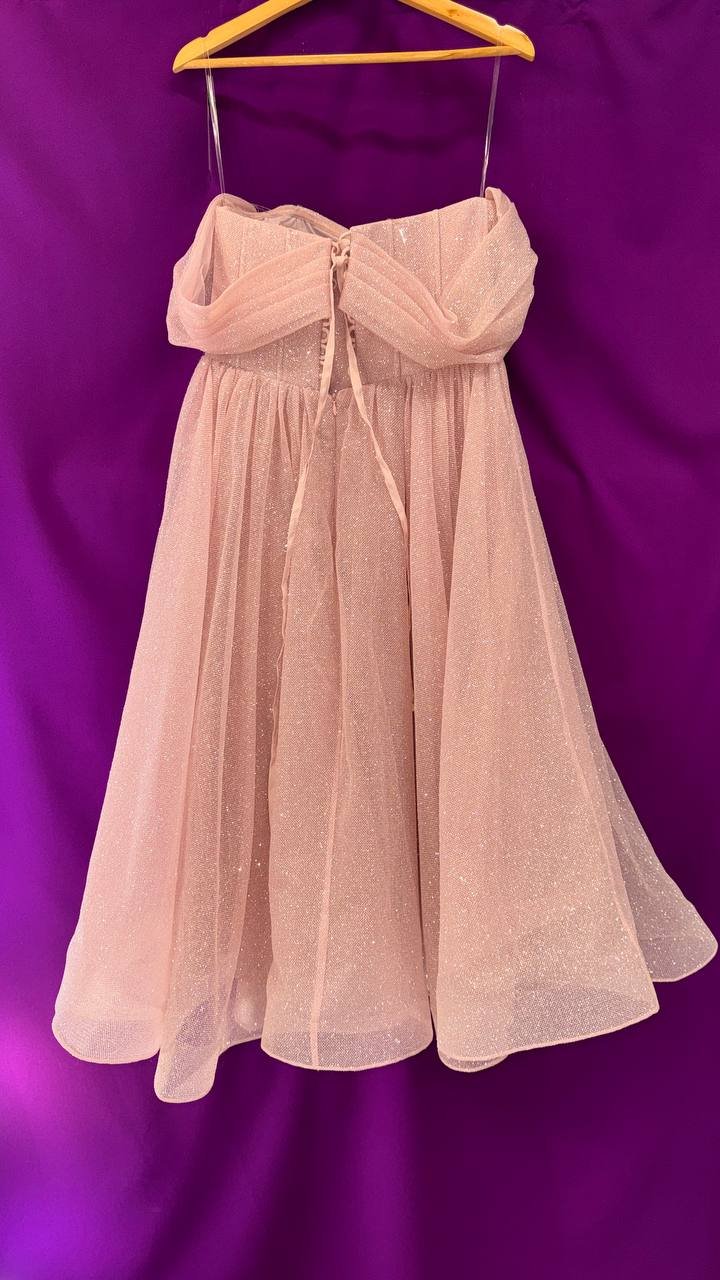 Рожева сукня міді