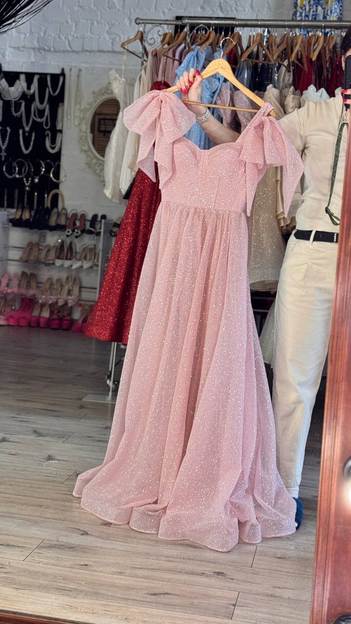 рожева сукня з бантами