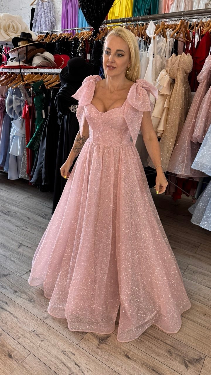 рожева сукня з бантами