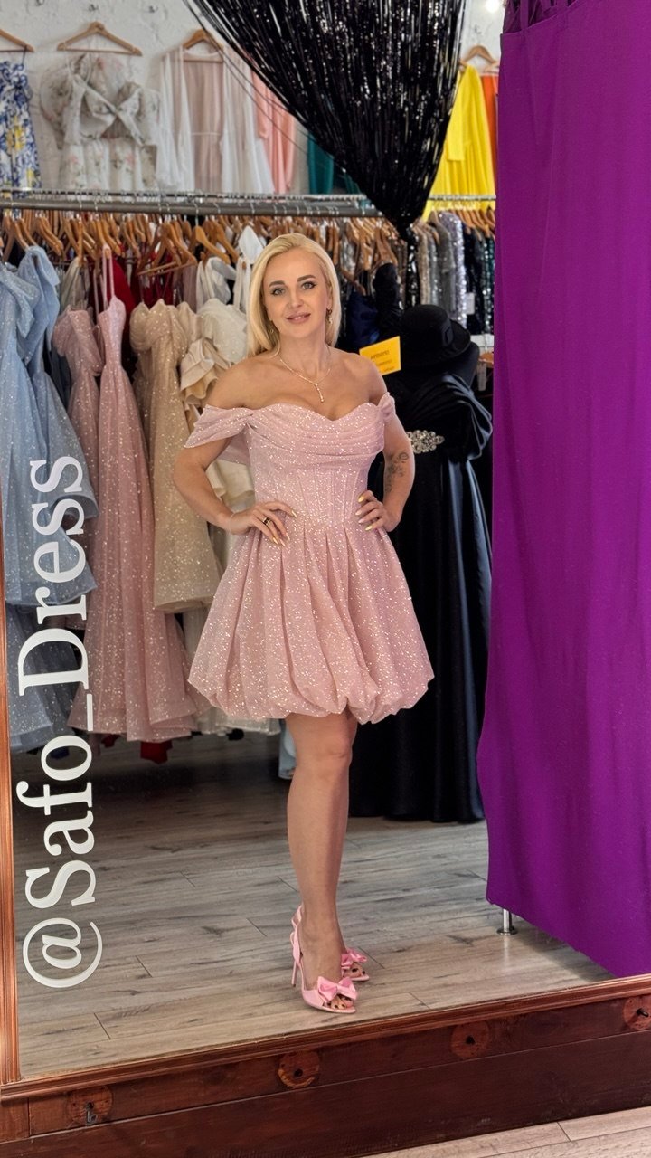 блискуча коротка сукня