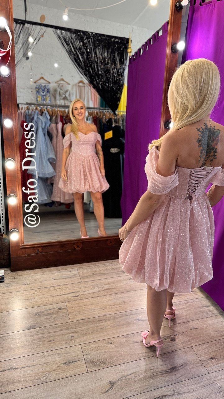 блискуча коротка сукня