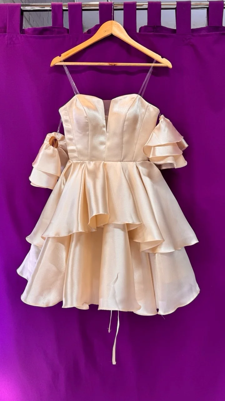 Пишна коротка сукня бежева