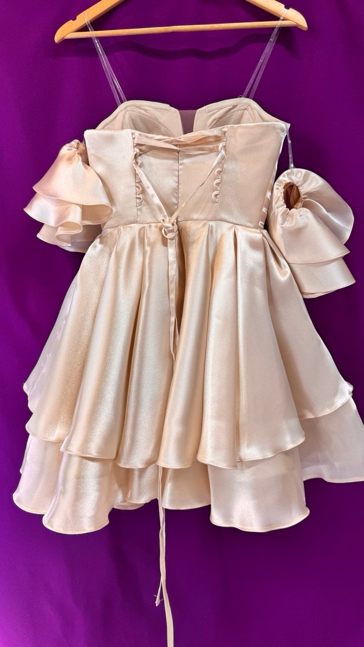 Пишна коротка сукня бежева