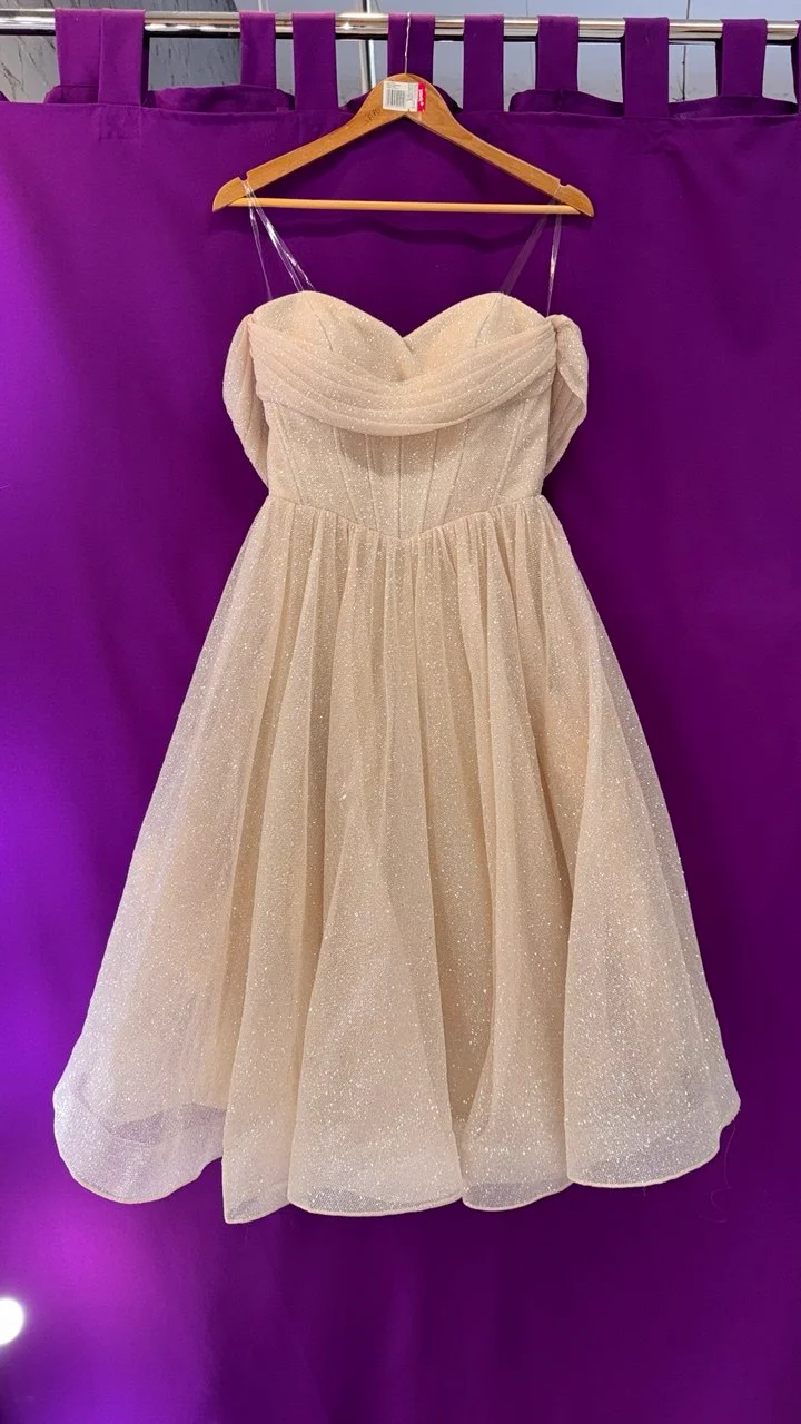 Випускні сукні купити