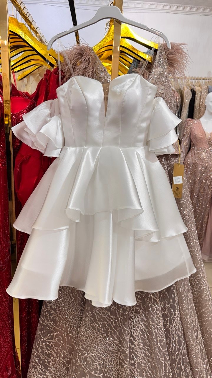 коротка сукня на випускний