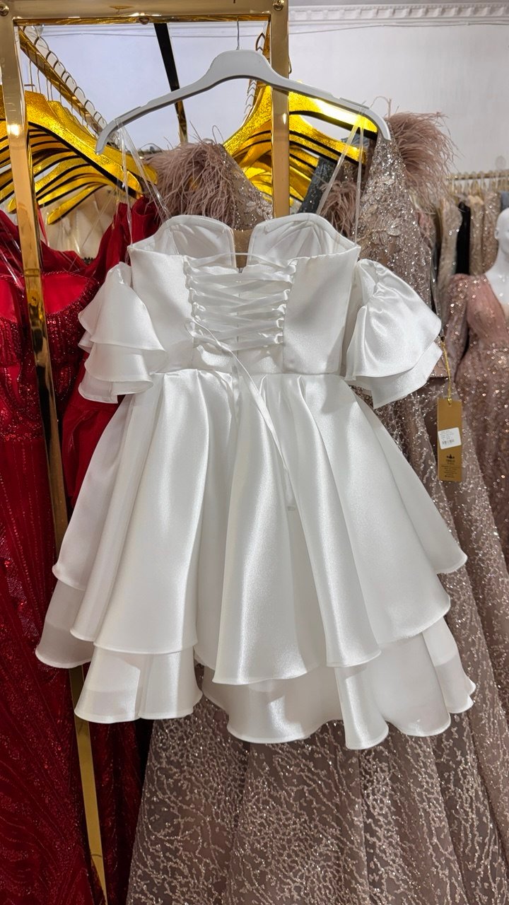 коротка сукня на випускний