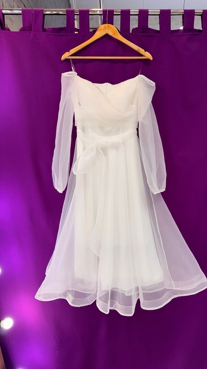 біла сукня з рукавами міді