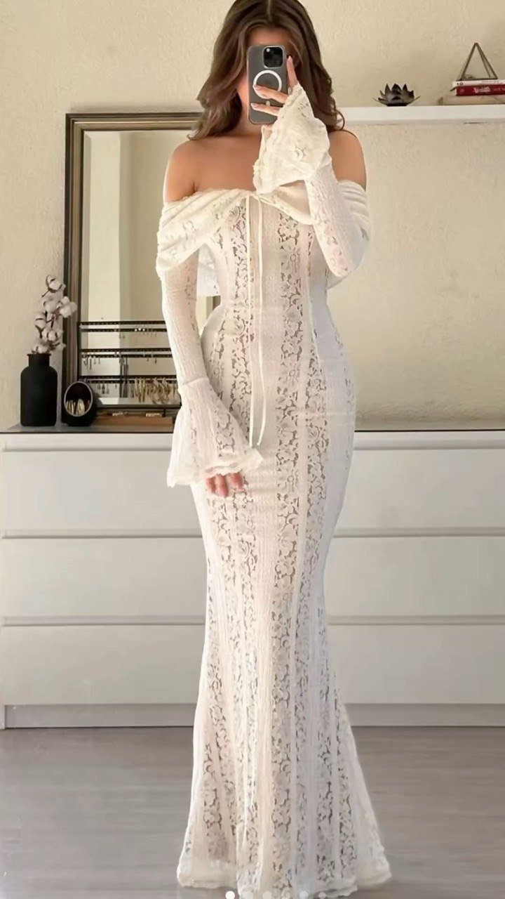 Біла мереживна сукня з відкритими плечима