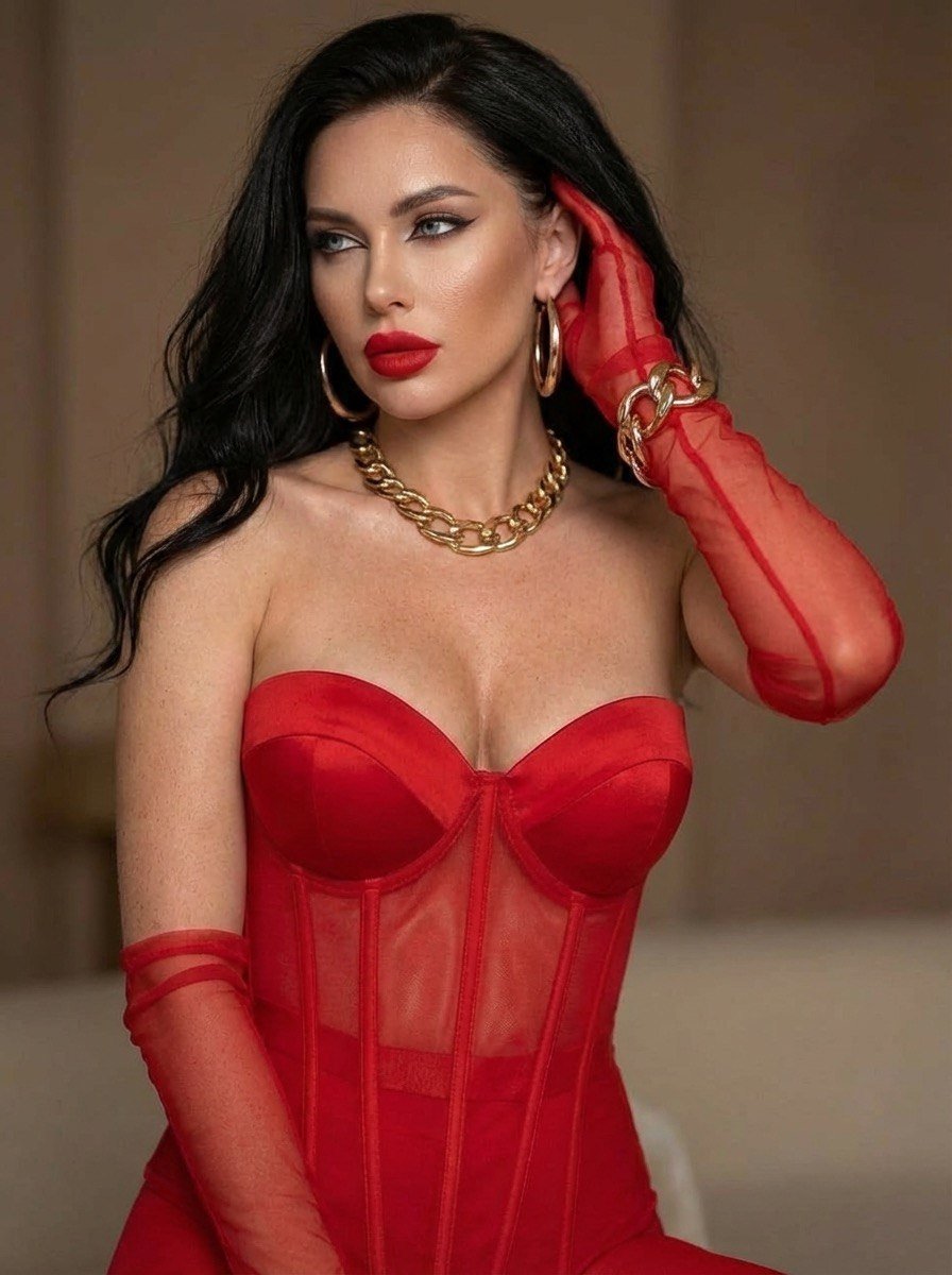 Прокат червоного корсету на фотозйомку