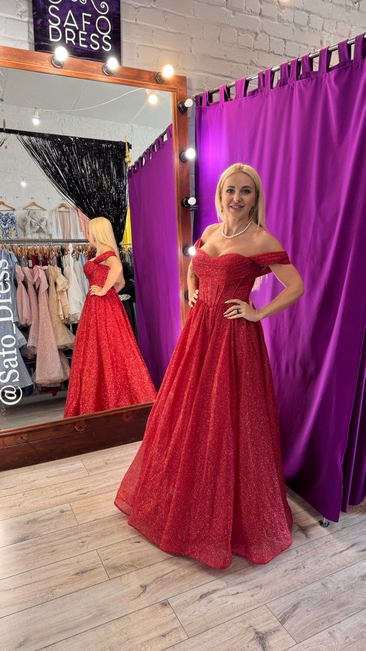 Червона сукня з блискітками