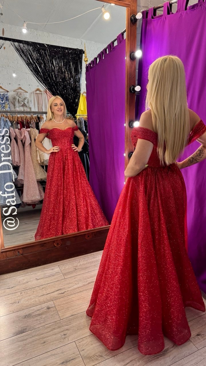 Червона сукня з блискітками