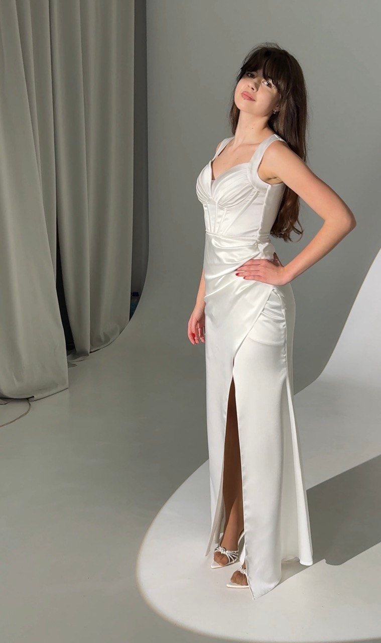 Біла корсетна сукня рибка